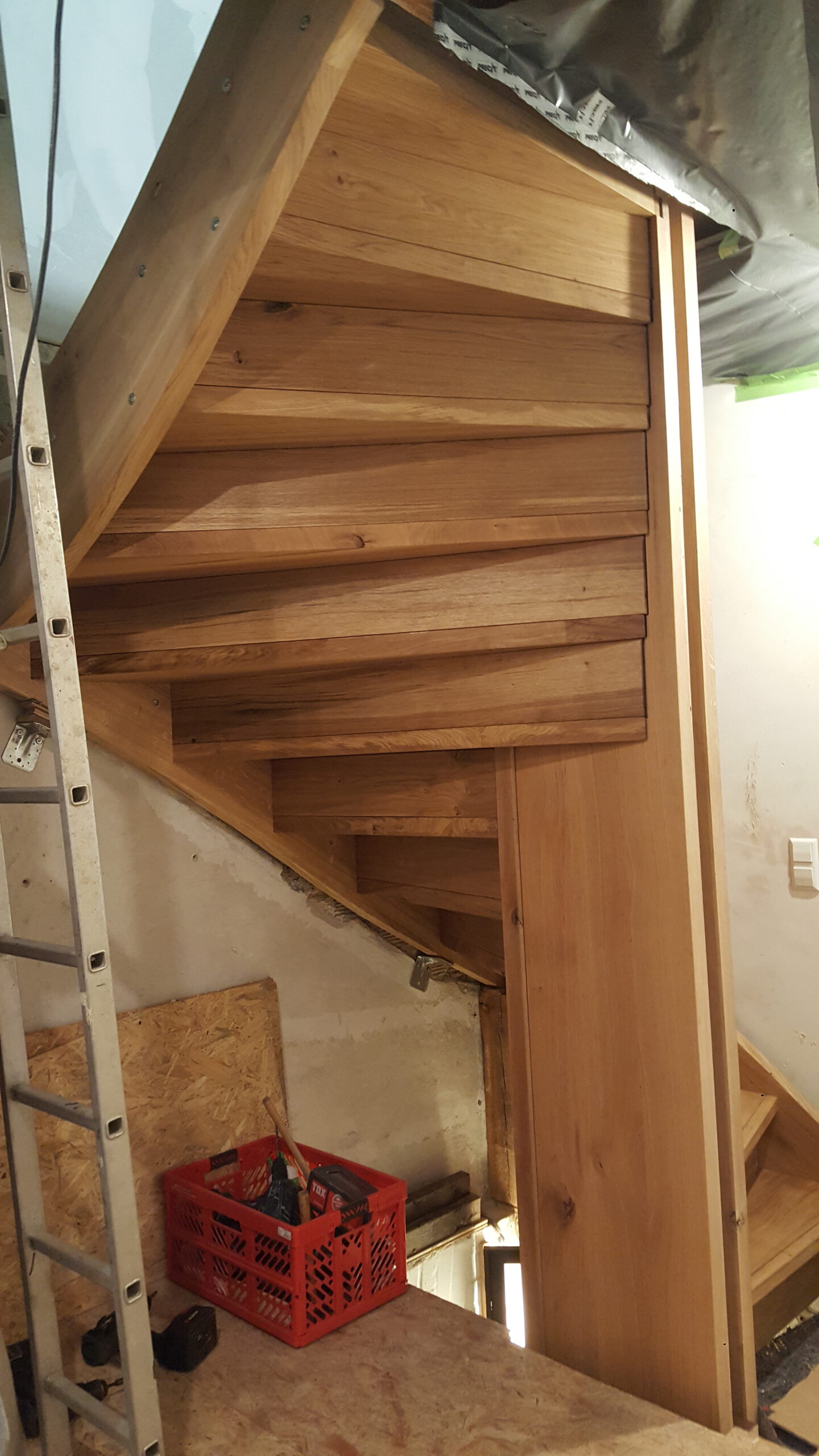 Gewendelte Eichetreppe von unten